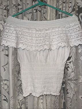 Sea spice Off-Shoulder White Crochet Crop Top